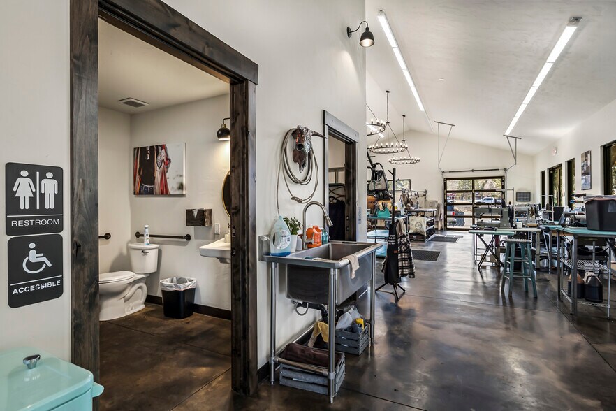 More Photos Of 19885 7th St, Bend Flex For Sale