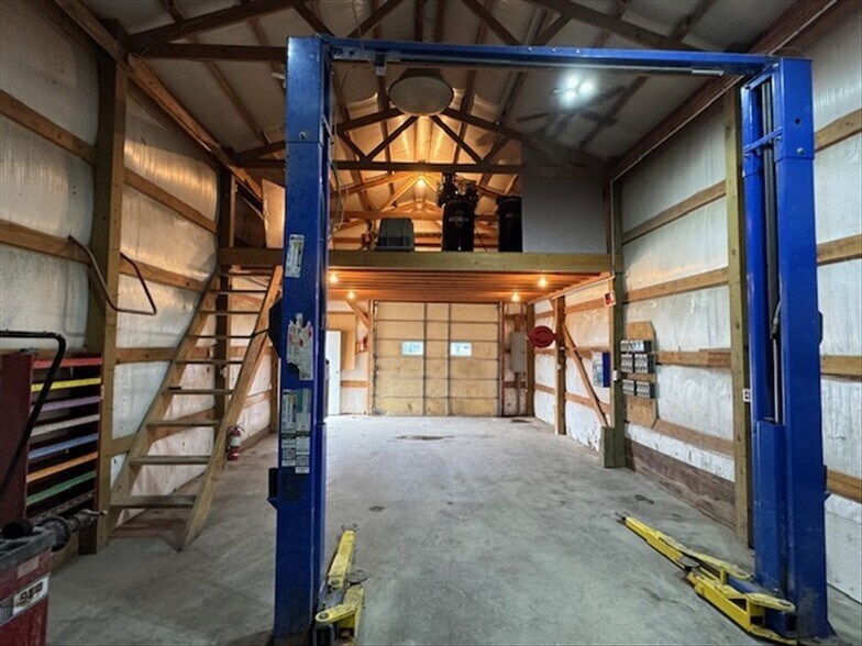 More Photos Of 315 E Maple St, Shelbina Industrial For Sale