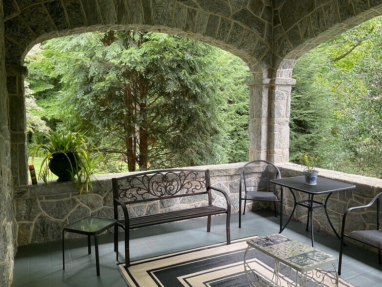 More Photos Of 60 Woodside Dr, Brevard Hospitality For Sale