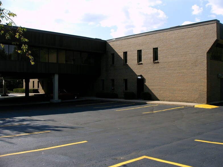 More Photos Of 257 N West Ave, Elmhurst Loft Creative Space For Lease