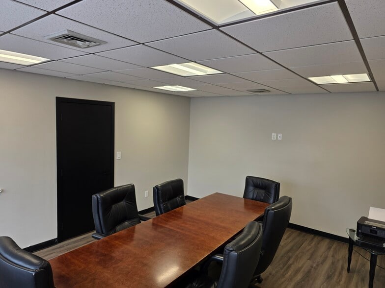More Photos Of 98 Willis Ave, Mineola Office For Lease