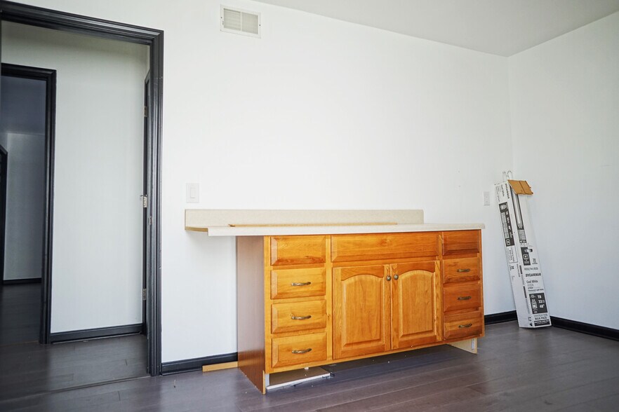 More Photos Of 114 Canfield Pl, Hendersonville Office For Sale