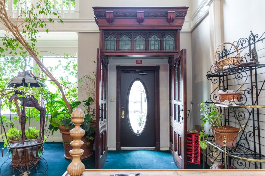 More Photos Of 4821 Broadway St, Addison Office For Sale