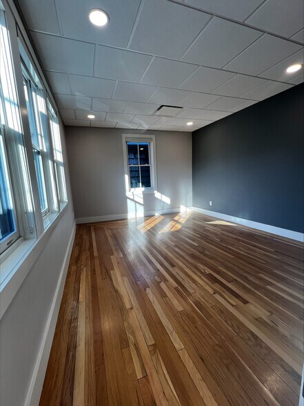 More Photos Of 50 Main St, East Greenwich Storefront Retail Office For Lease
