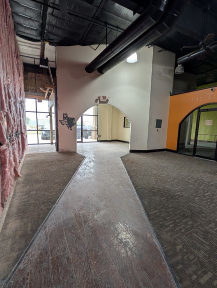 More Photos Of 1011-1013 Wal St, Longview Storefront Retail Office For Lease