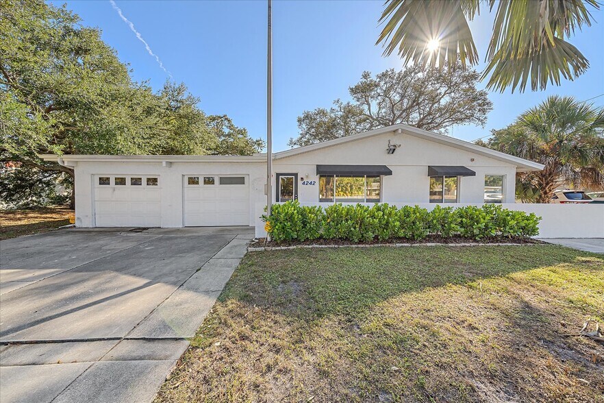 Primary Photo Of 4242 McIntosh Ln, Sarasota Storefront Retail Office For Sale