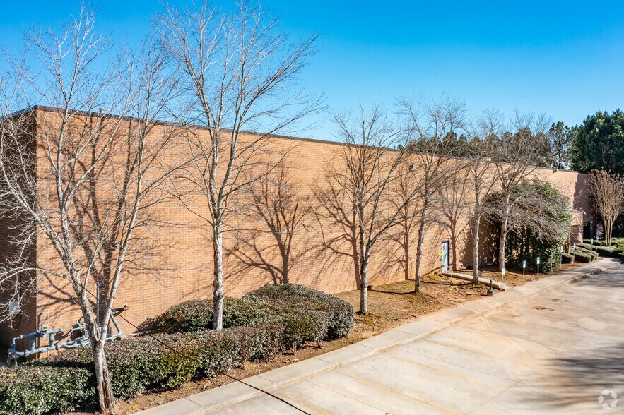 More Photos Of 3245 Colonial Pky, Decatur Warehouse For Lease