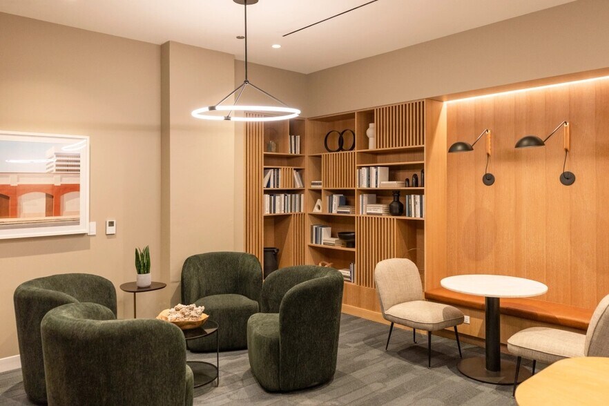 More Photos Of 24 E Washington St, Chicago Office For Sale