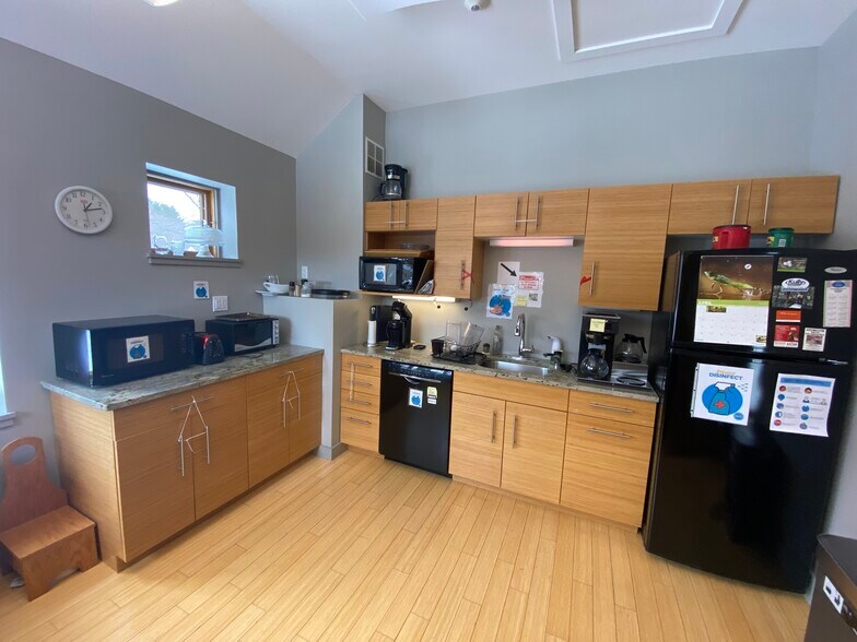 More Photos Of 15 Research Dr, Amherst Office For Sale