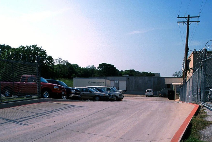 More Photos Of 2300 Race St, Fort Worth Warehouse For Lease