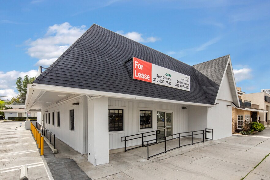 More Photos Of 21108 Ventura Blvd, Woodland Hills Bank For Lease