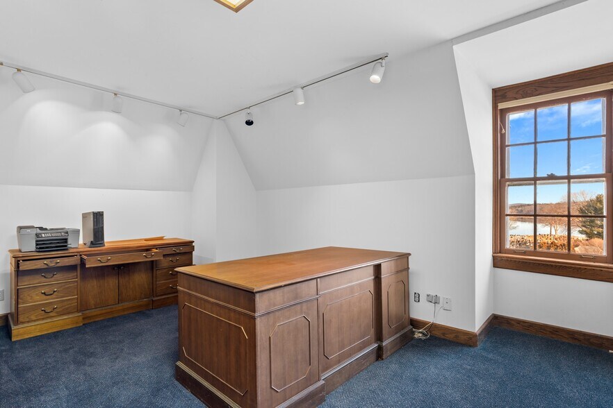 More Photos Of 31 N Main St, Essex Medical For Lease
