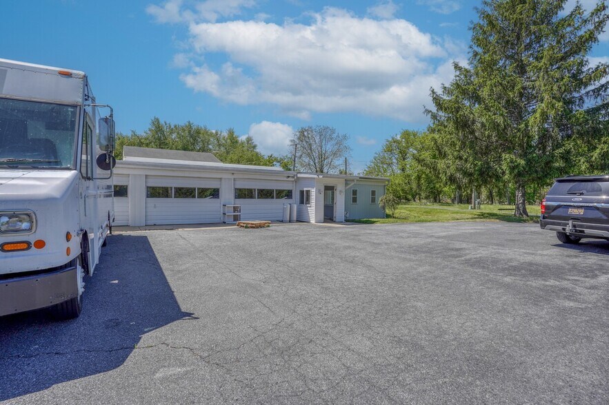 More Photos Of 1600-1624 N Little Creek Rd, Dover Warehouse For Sale