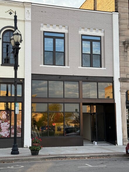 More Photos Of 5814 6th Ave, Kenosha Restaurant For Lease