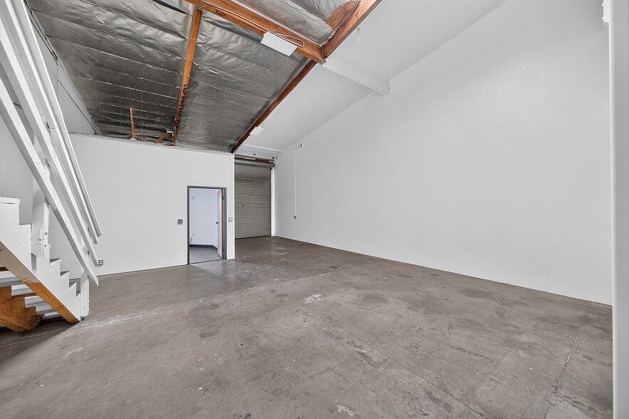 More Photos Of 550-590 E Arrow Hwy, San Dimas Warehouse For Lease