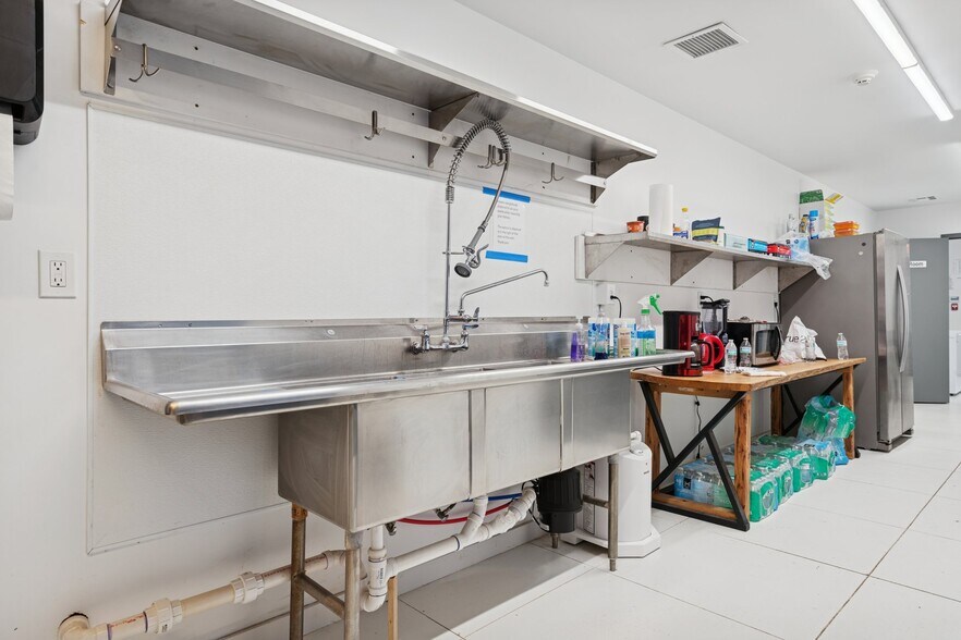 More Photos Of 12217 S Broadway, Edmond Warehouse For Sale