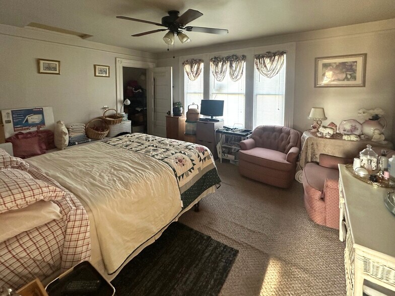 More Photos Of 511 Henderson St, Eureka Storefront Retail Residential For Sale