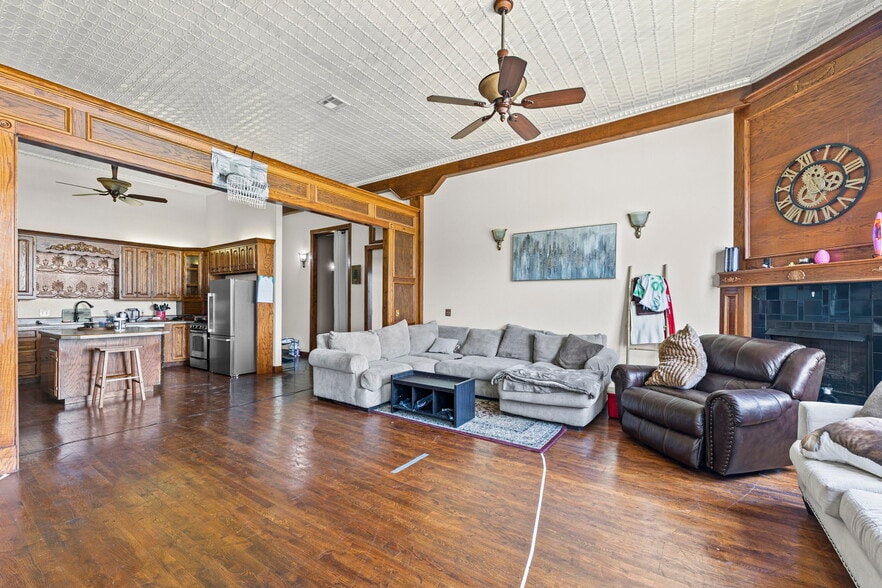 More Photos Of 415 W Madison Ave, Iola Restaurant For Sale