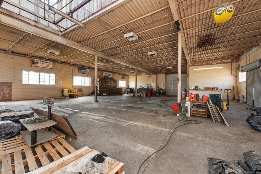 More Photos Of 1509 N Main St, Muskogee Freestanding For Sale