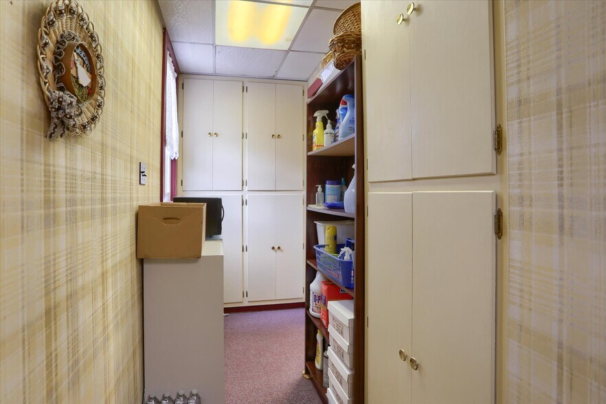 More Photos Of 3 S Market St, Shamokin Flex For Sale