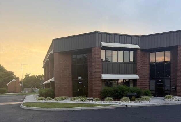 More Photos Of 572 Central Dr, Virginia Beach Light Distribution For Lease