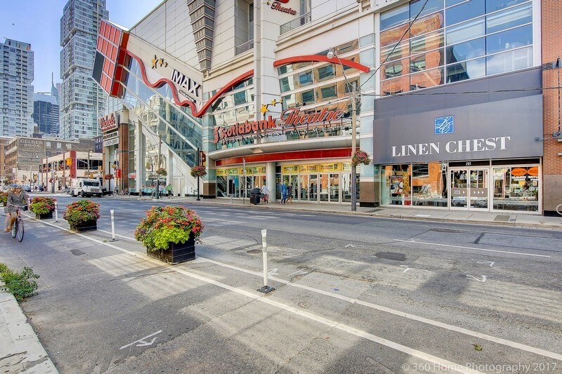 More Photos Of 300-302 Richmond St W, Toronto Storefront Retail Office For Lease