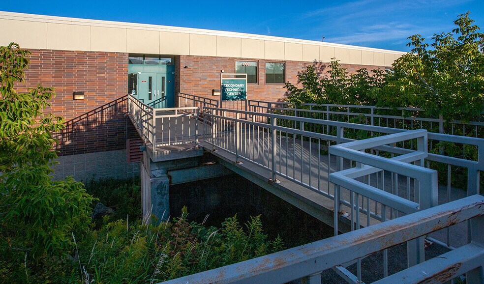 More Photos Of 802 E Central Entrance, Duluth Schools For Lease