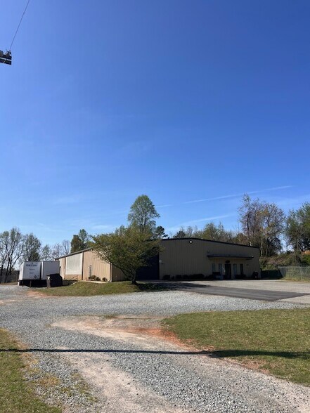 More Photos Of 1585 Gable St, High Point Warehouse For Lease