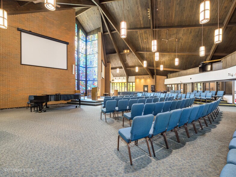 More Photos Of 47 Church St, Lake Zurich Religious Facility For Sale