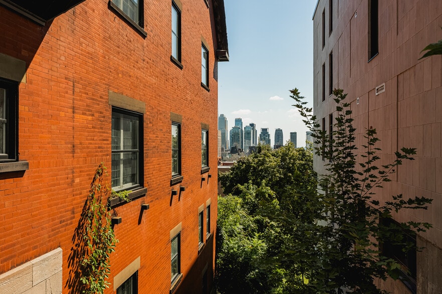 More Photos Of 1290 Av Des Pins O, Montréal Apartments For Sale