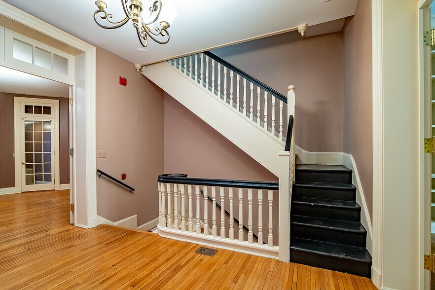 More Photos Of 1715 N St NW, Washington Office For Lease