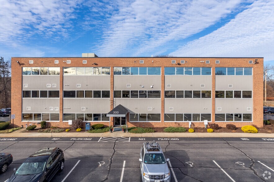 More Photos Of 300 Toll Gate Rd, Warwick Medical For Lease