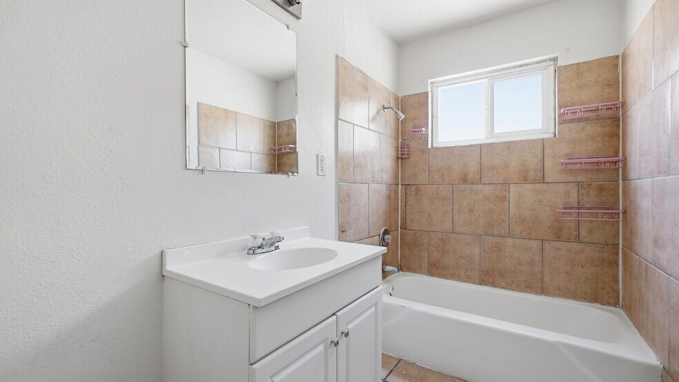 More Photos Of 511-517 E Fredricks St, Barstow Apartments For Sale