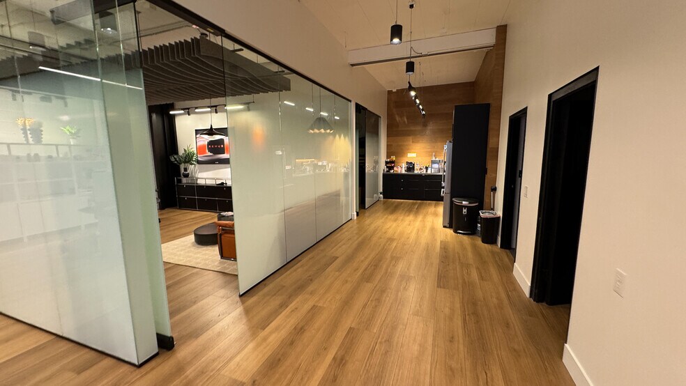 More Photos Of 401-405 W Foothill Blvd, Monrovia Freestanding For Sale