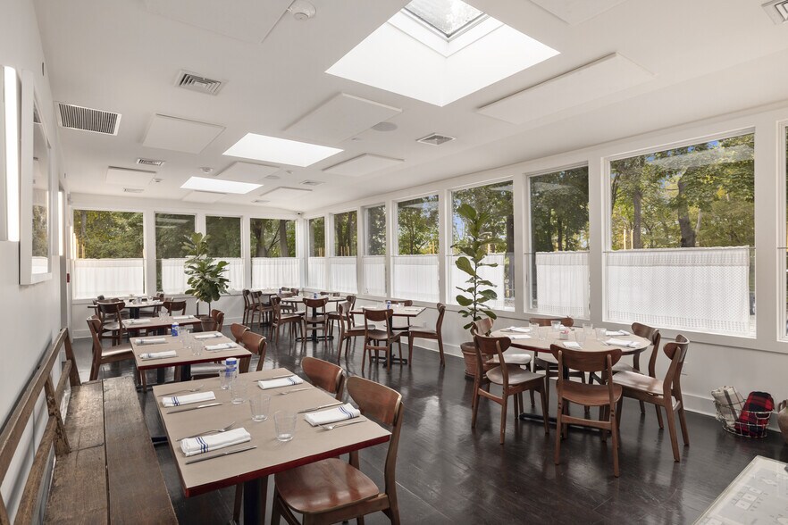 More Photos Of 1970 Montauk Hwy, Bridgehampton Restaurant For Sale