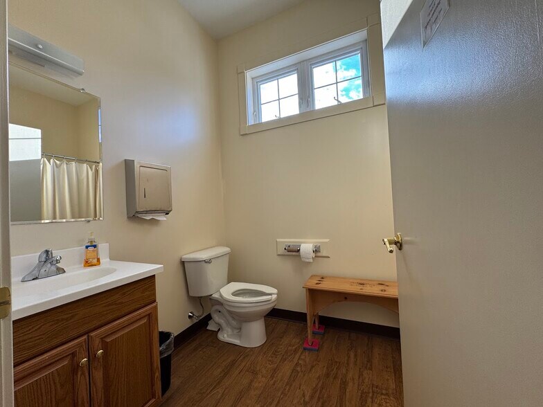 More Photos Of 78 Fisherville Rd, Concord Flex For Sale