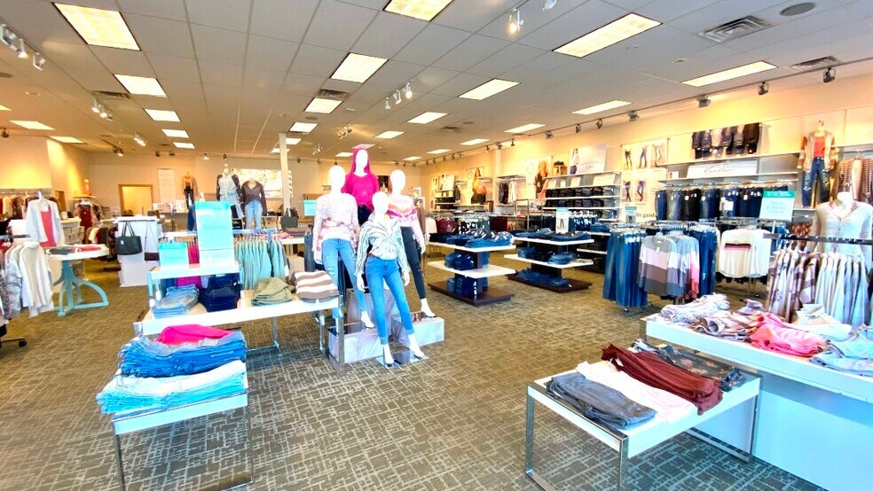 More Photos Of 2789 E State St, Salem Unknown For Lease