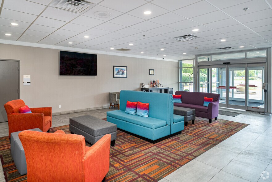 More Photos Of 411 S Larkin Ave, Joliet Hotel For Sale