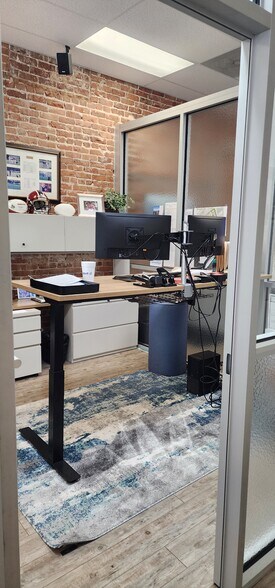 More Photos Of 217-219 E Washington St, Greenville Storefront Retail Office For Lease