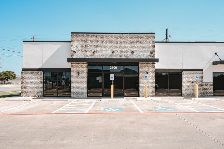 More Photos Of 3706 N Navarro St, Victoria Storefront For Lease