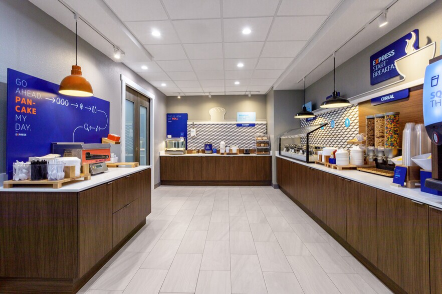 More Photos Of 220 Woodlawn Rd, Macclenny Hotel For Sale