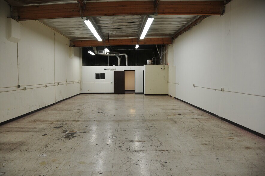 More Photos Of 19151 Parthenia St, Northridge Service For Lease