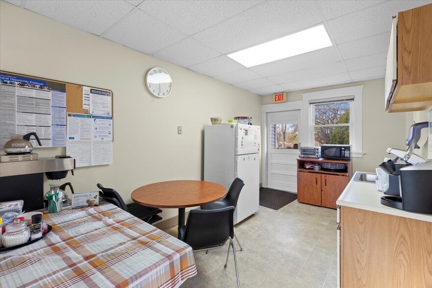 More Photos Of 2040 Whitney Ave, Hamden Office For Lease