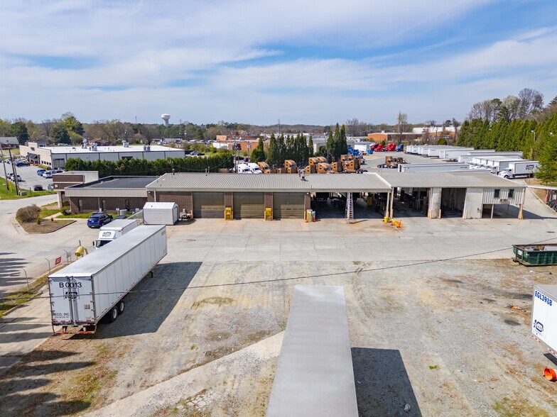 More Photos Of 717 Camann St, Greensboro Unknown For Lease