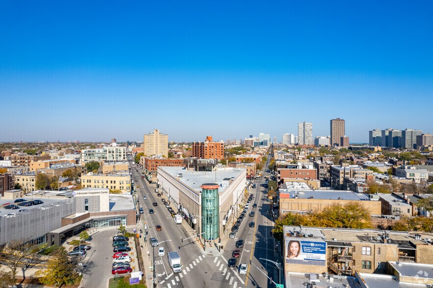 More Photos Of 3131 N Clark St, Chicago Freestanding For Sale