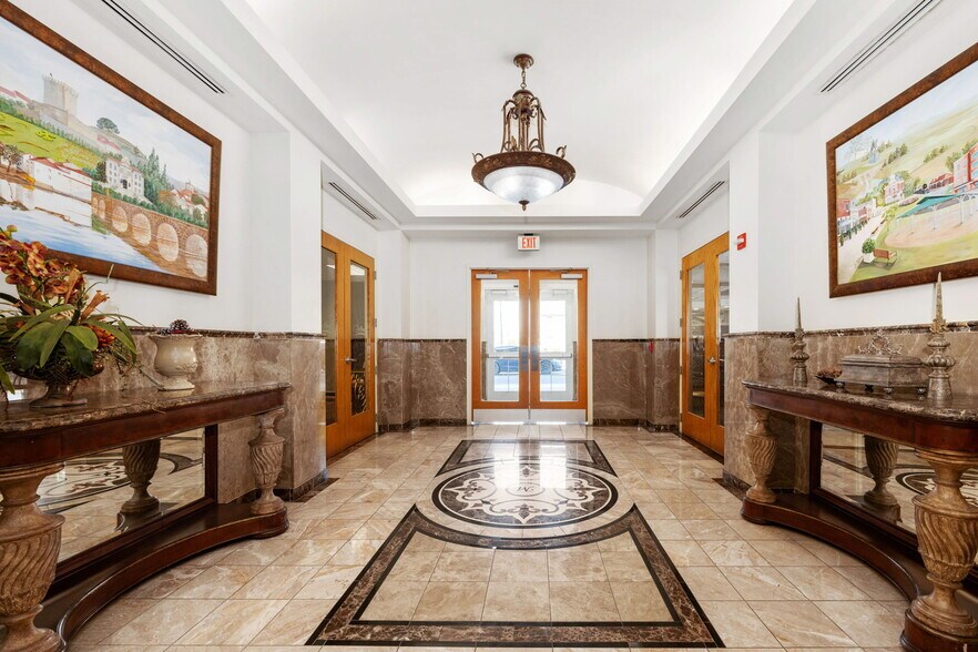 More Photos Of 9255 Center St, Manassas Medical For Lease