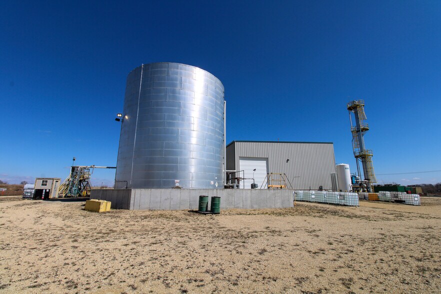 More Photos Of 5640 44th Ave S, Clinton Industrial For Sale