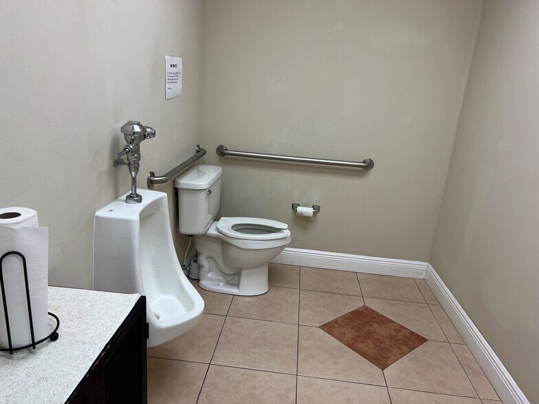 More Photos Of 105-111 Cleveland Ave, Cocoa Beach Storefront For Sale