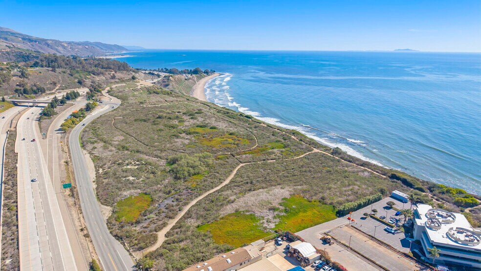 More Photos Of 6398 Cindy Ln, Carpinteria Office For Sale