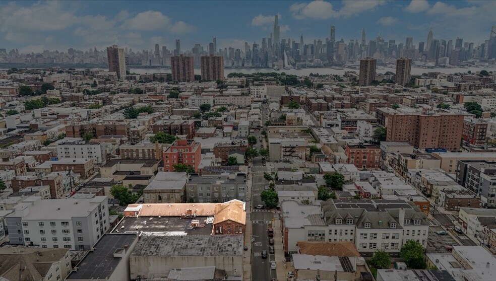 More Photos Of 560 55th St, West New York Manufacturing For Lease